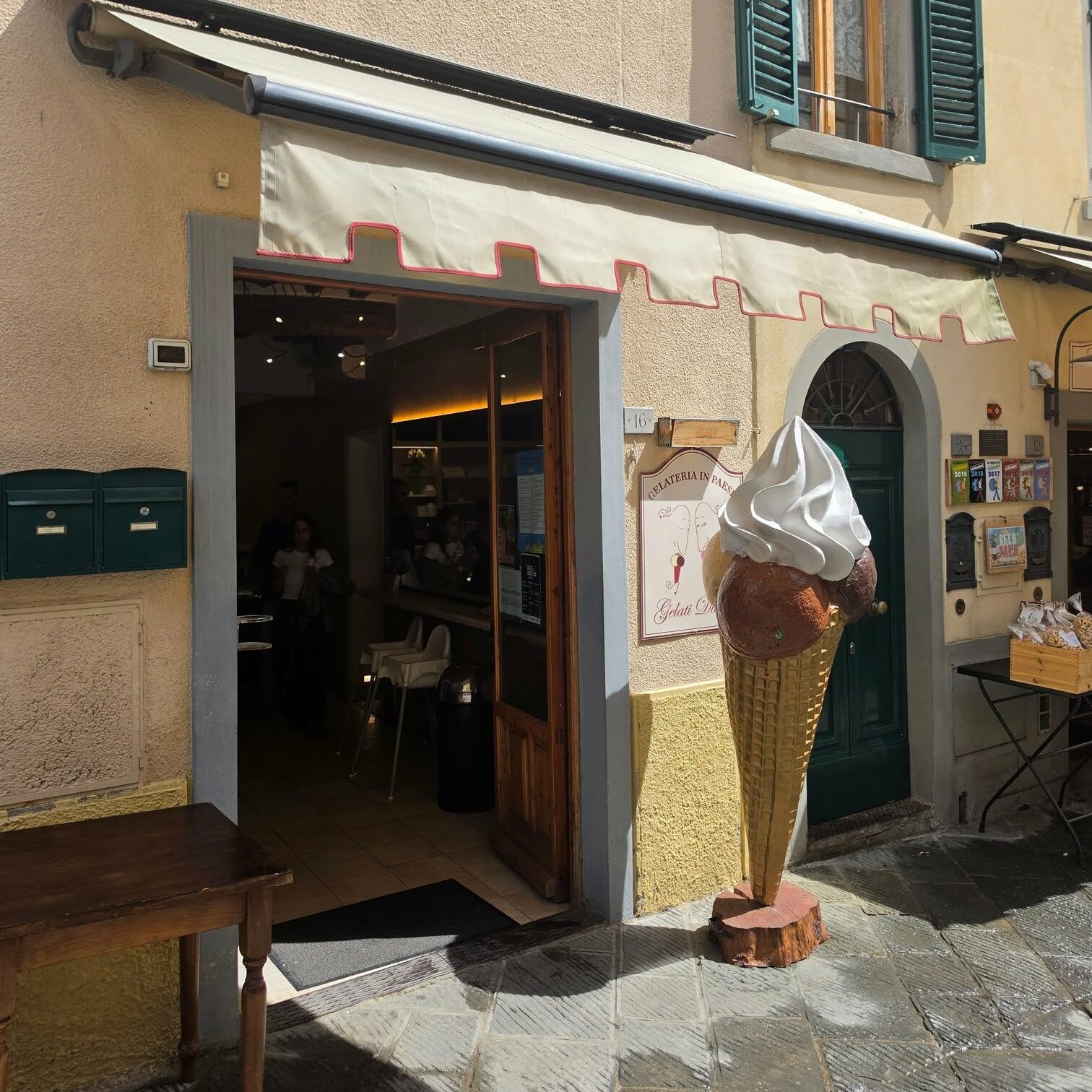 Castellina in Chianti - The perfect afternoon stop